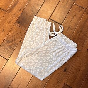 SOMA Wknd Sunday Lounge Pants In Jaguar Spot Gray Sz M